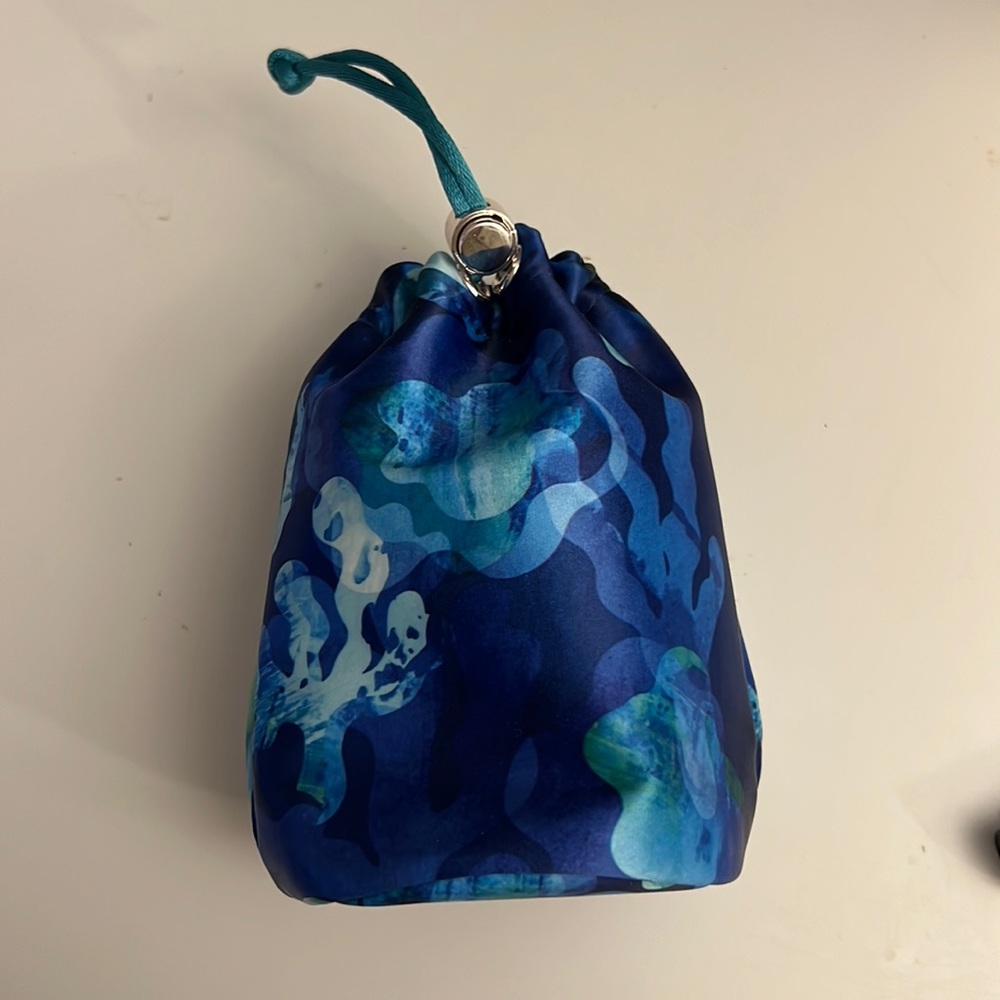 LA MER SKINCARE SATIN POUCH